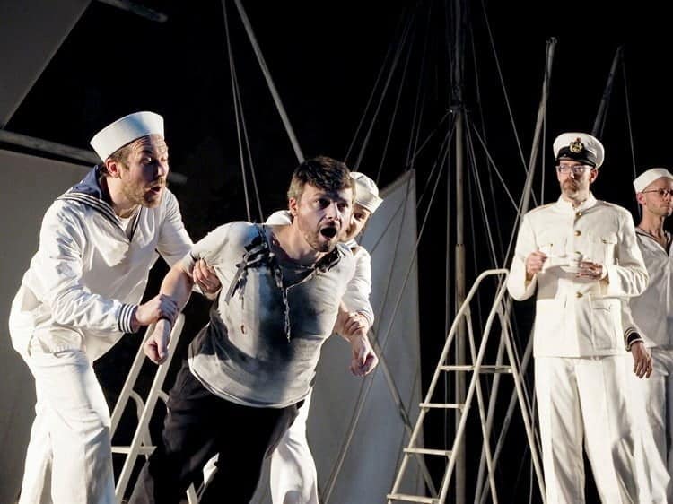 "Totenschiff" (Fotos: Armin Bardel)