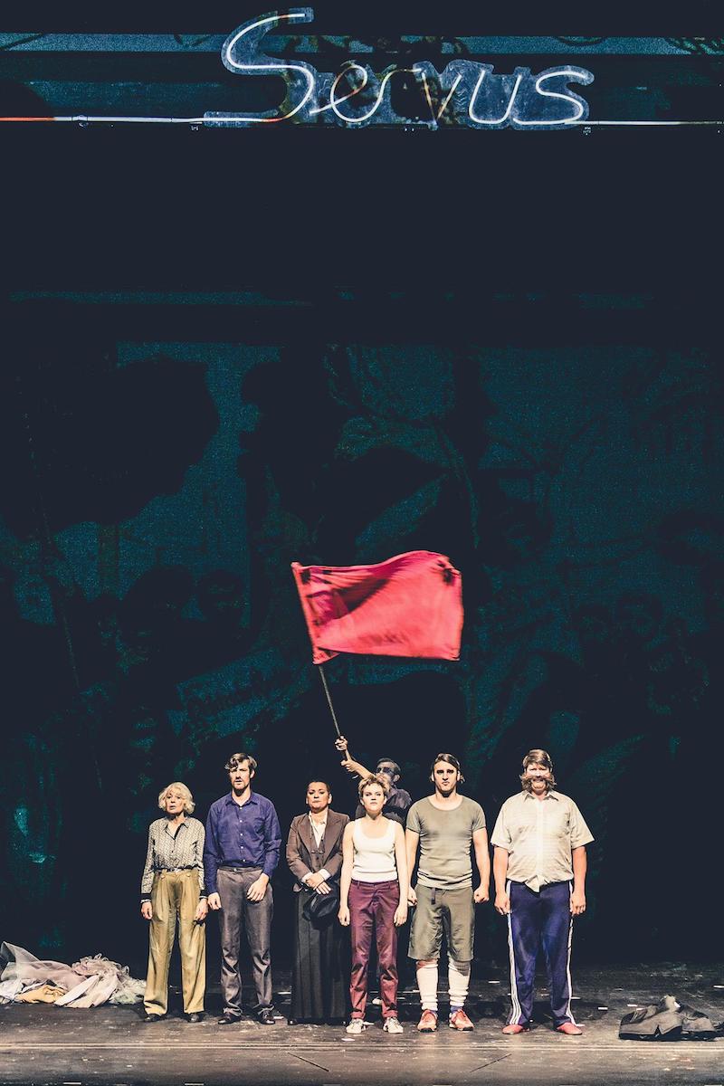 Alles Walzer alles brennt Christine Eder © www.lupispuma.com / Volkstheater