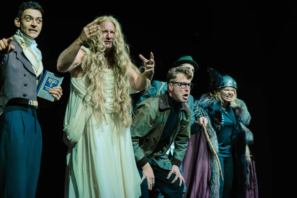 DIE ANKUNFT, Regie Jan Philipp Gloger - Volkstheater Wien