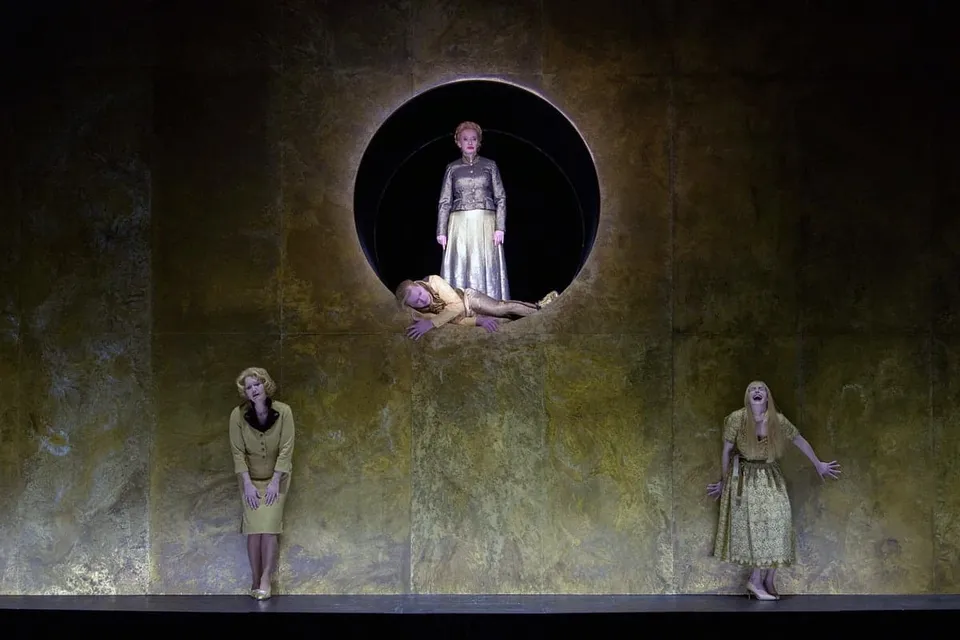 "jedermann (stirbt)" im Burgtheater Wien (Fotos: Georg Soulek/Burgtheater)