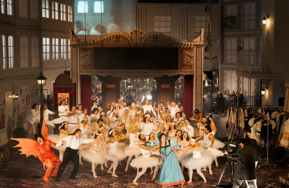Nikita Ivasechko, Anna Brull, Chor und Statisterie der Oper Graz