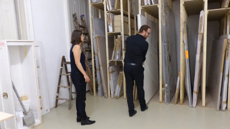Im Nebenraum kann man ungestört Kunst genießen , Verkauf in Nebenräumen, curated by_2015, Krinzinger Projekte (c) European Cultural News