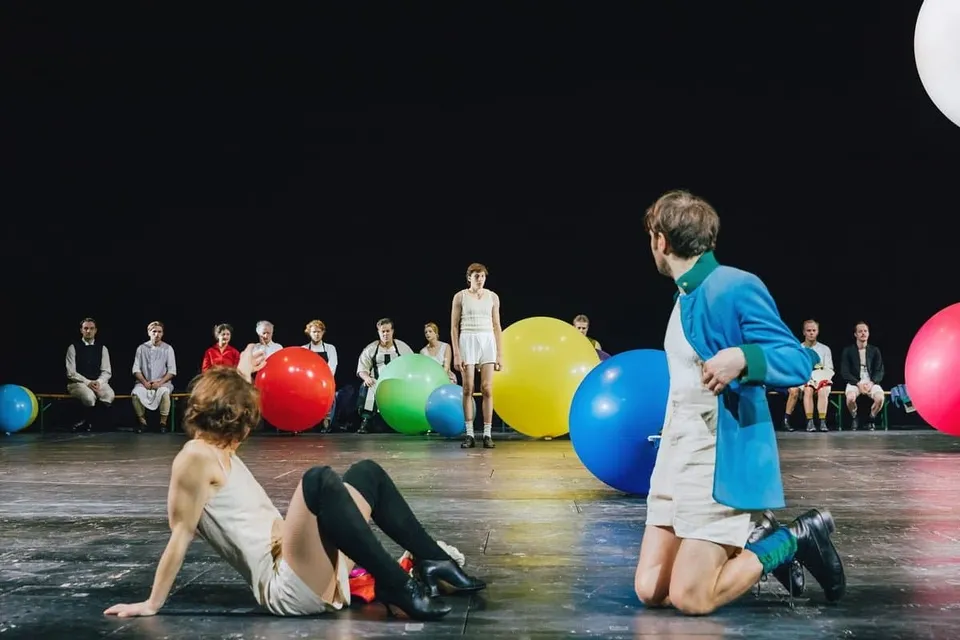 "Radetzkymarsch" Andrea Wenzl, Marius Michael Huth, Philipp Foto: Marcella Ruiz Cruz/ Burgtheater