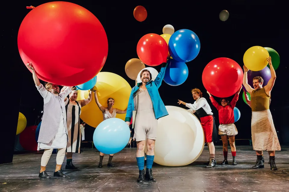 Bunte Luftballons und Weltuntergangsstimmung