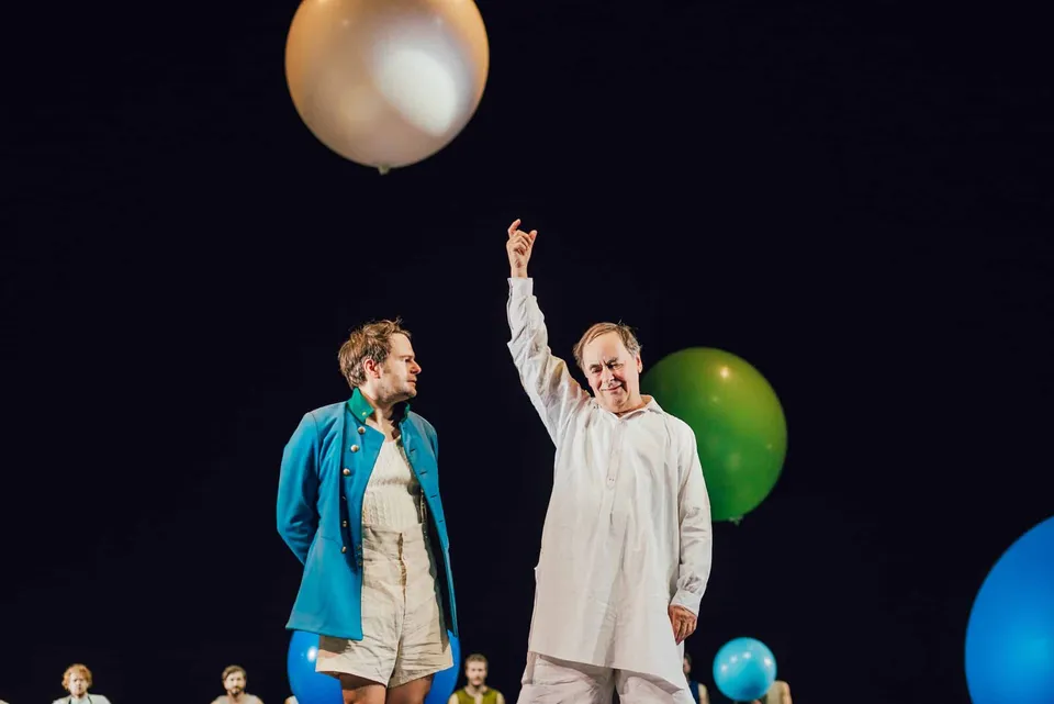 Bunte Luftballons und Weltuntergangsstimmung