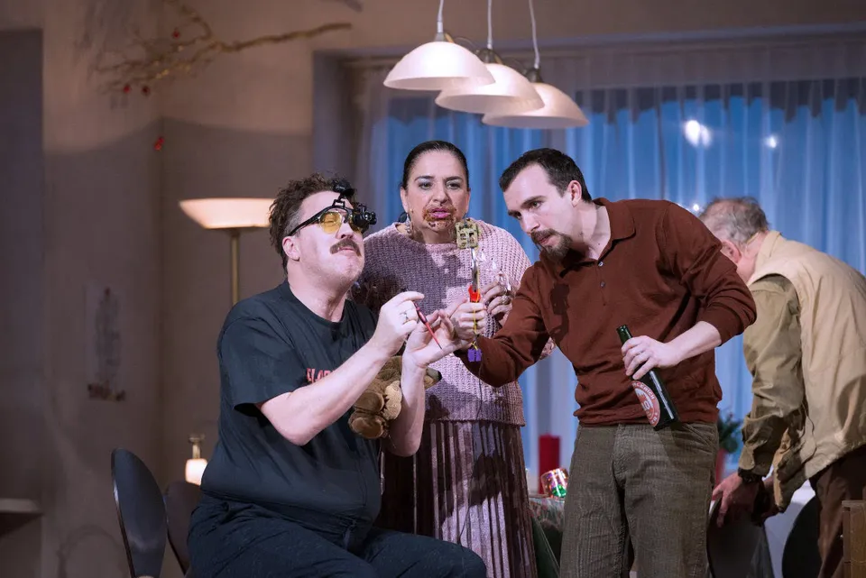 "Schöne Bescherungen"(Fotos: Reinhard Werner/Burgtheater)