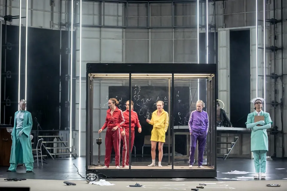 „Die Physiker“ (Fotos: Johanna Lamprecht/Schauspielhaus Graz)