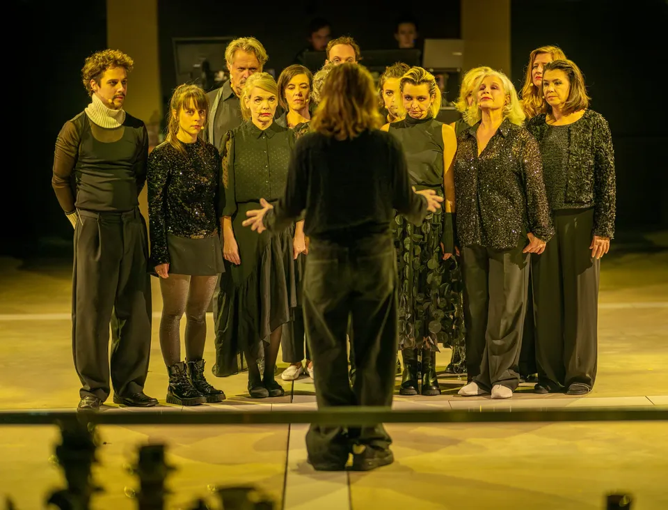 Theater im Bahnhof und Das Planetenparty Prinzip, ERBEN – Wer kriegt das Haus? (2025), Performance, Foto: steirischer herbst / Johannes Gellner