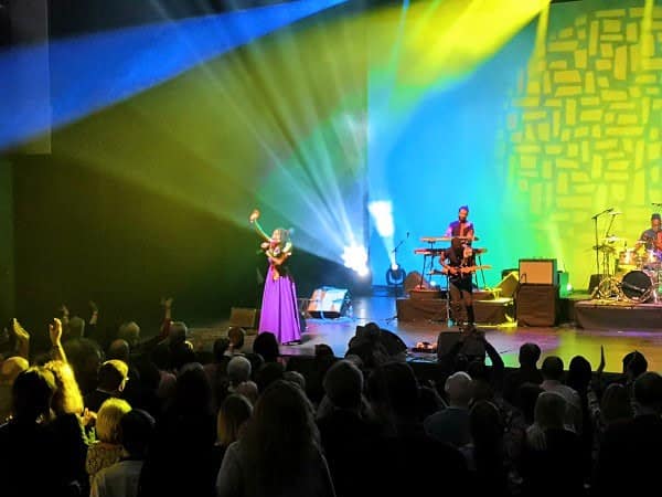 « Fatoumata Diawara » lors de son concert au Festspielhaus de St. Pölten (Photos : ECN)