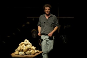 Au milieu du désordre un spectacle de Pierre Meunier  © Alain Julien