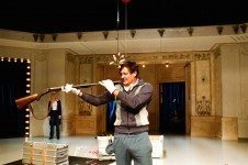 Harald Windisch als Valentin im Theaterstück "Valentinstag" zur Zeit in Wien auf der Bühne