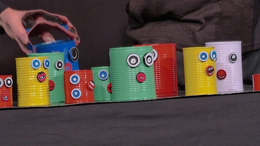 Dosen sind zum Spielen da. Und Ketchup auch!