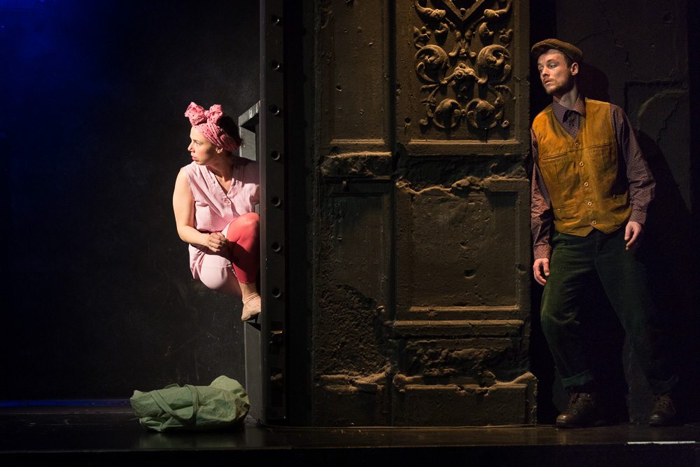 Elisabeth Veit und Raphael Nicholas in Bluad,Roz und Wossa im TAG (c) Anna Stoecher