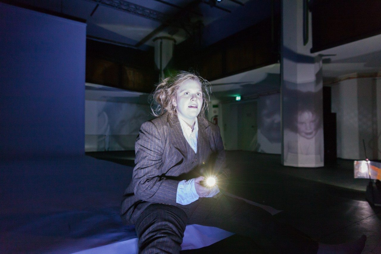 "Selbstbezichtigung" von Peter Handke im Volx Maragreten mit Stefanie Reinsperger, Regie Dušan David Pařízek (c) Ulrike Rindermann / Volkstheater