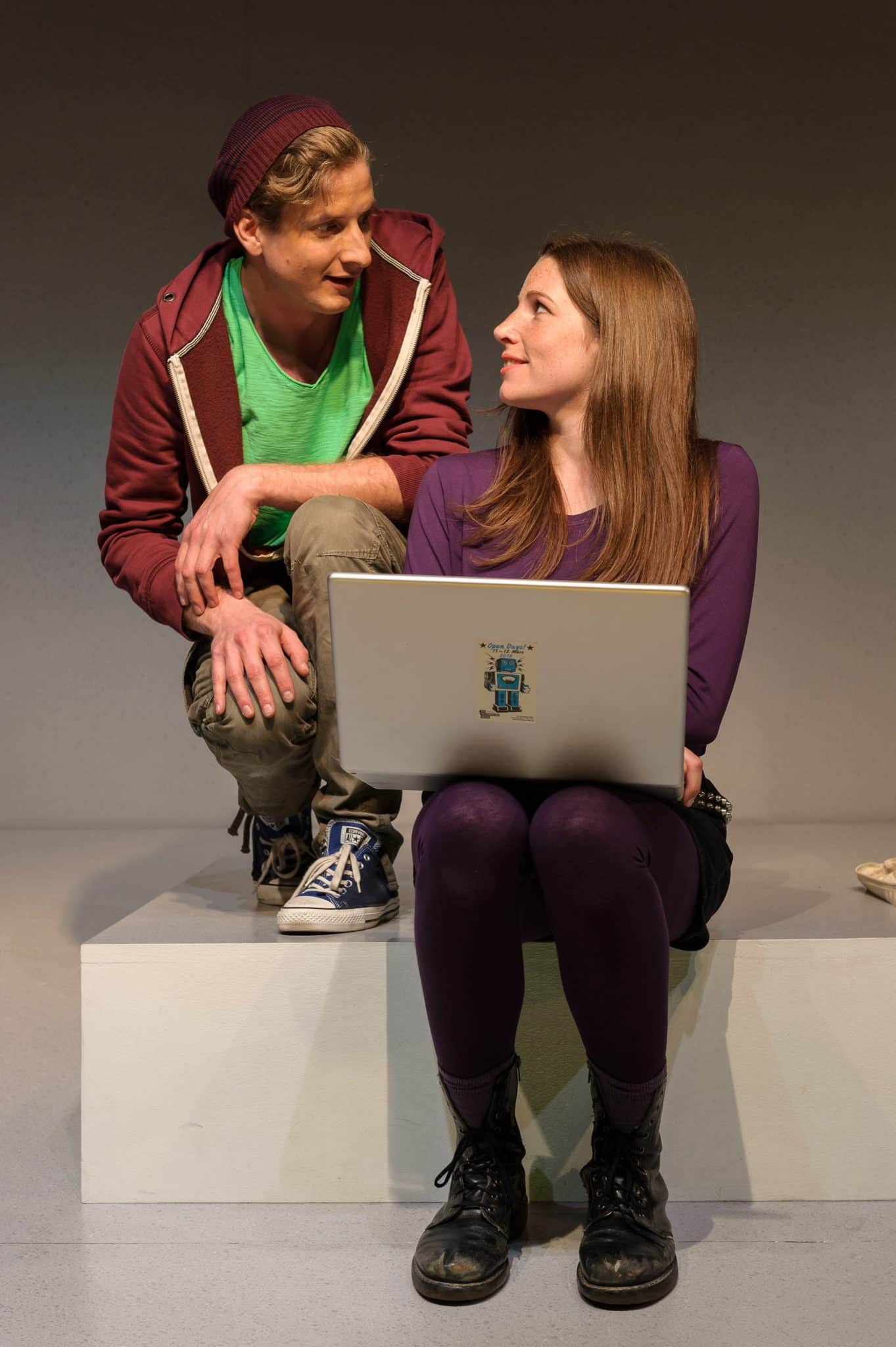 10 Bernhard Georg Rusch als Olaf Anna Rieser als Sarah c Rita Newman