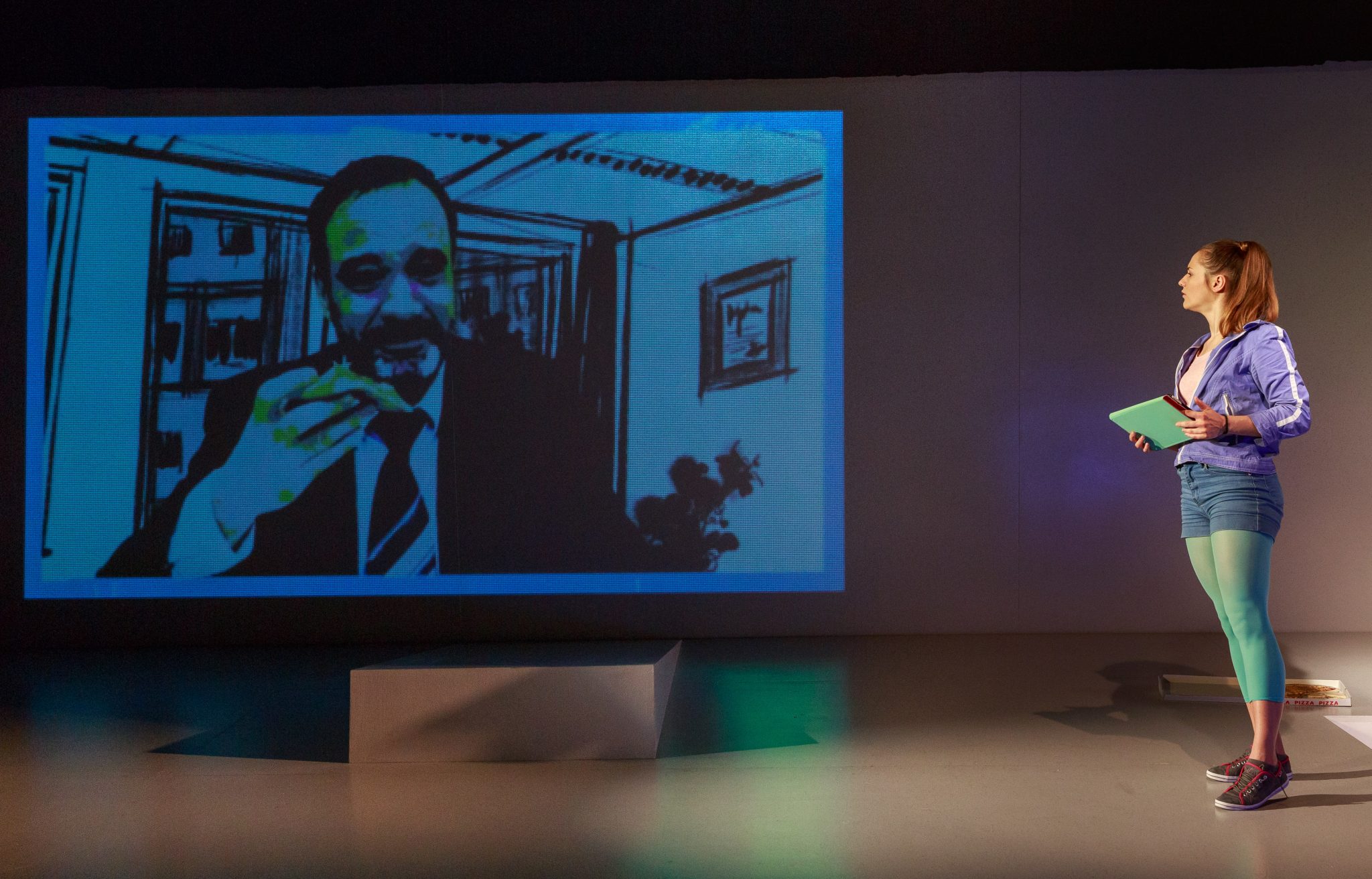 2 Frank Engelhardt als Maries Vater Mieke Biendara als Marie c Rita Newman