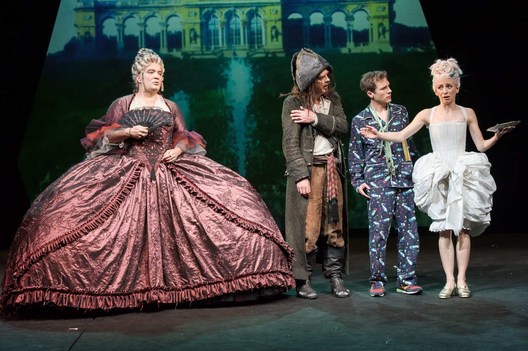 15 Frank Engelhardt als Maria Theresia Uwe Achilles als Captain BLOOD Stefan Rosenthal als Gunnar Julia Edtmeier als Marie Antoinette c Rita Newman