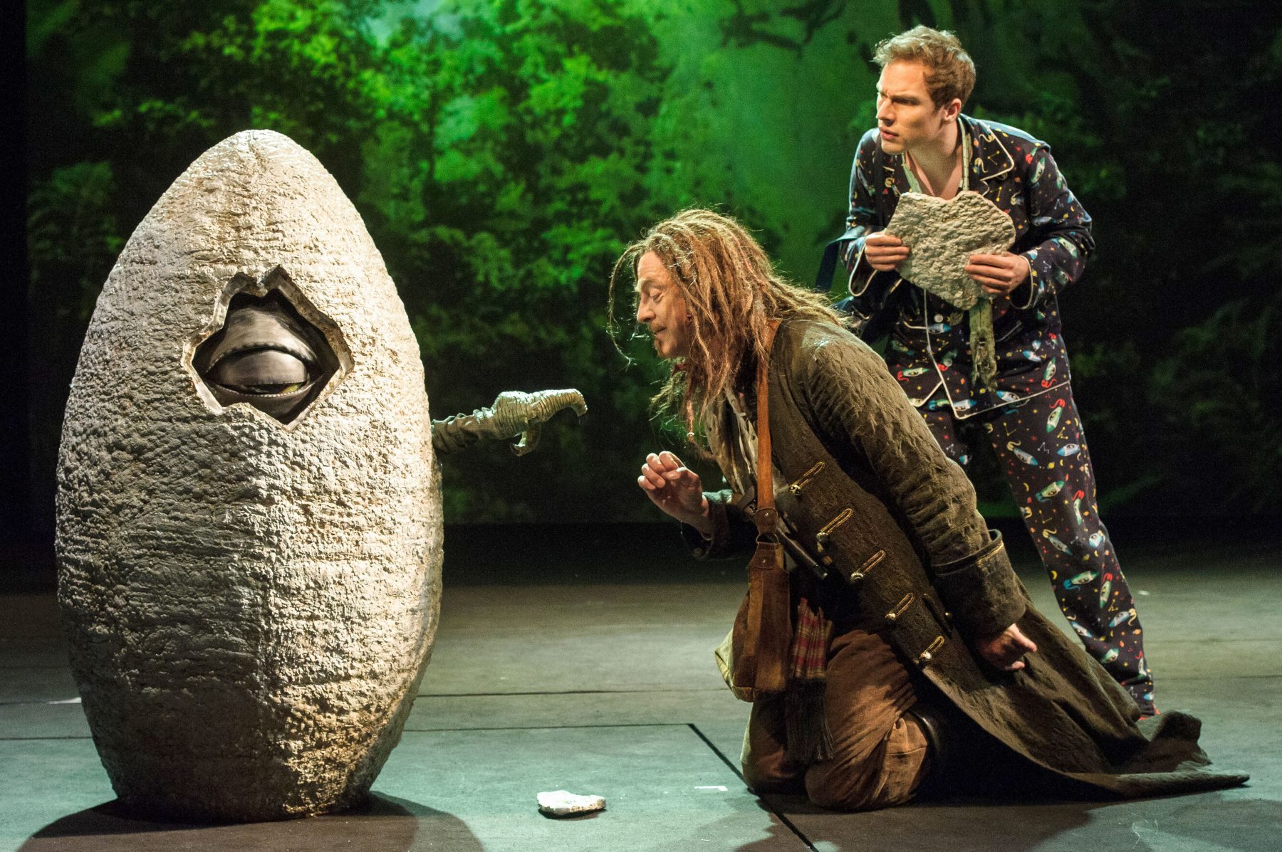 4 Julia Edtmeier als T Rex Kueken Uwe Achilles als Captain BLOOD Stefan Rosenthal als Gunnar c Rita Newman