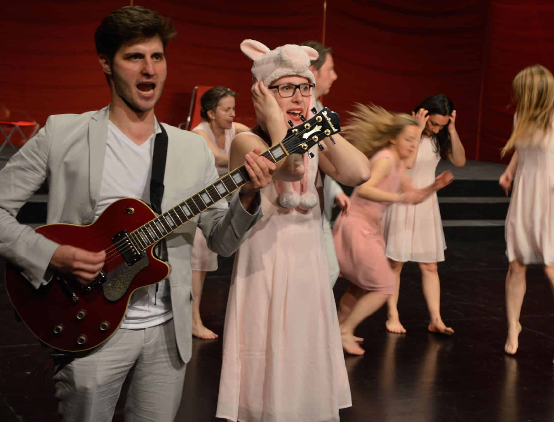 1 JEDER GEGEN JEDEN aktionstheater ensemble c Gerhard Breitwieser 3 Kopie