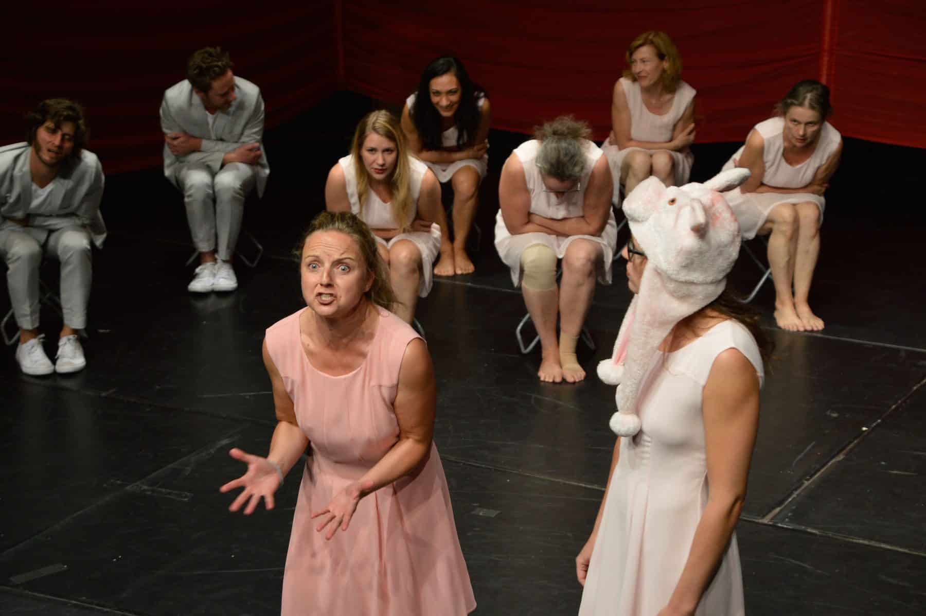 4 JEDER GEGEN JEDEN aktionstheater ensemble c Gerhard Breitwieser 6