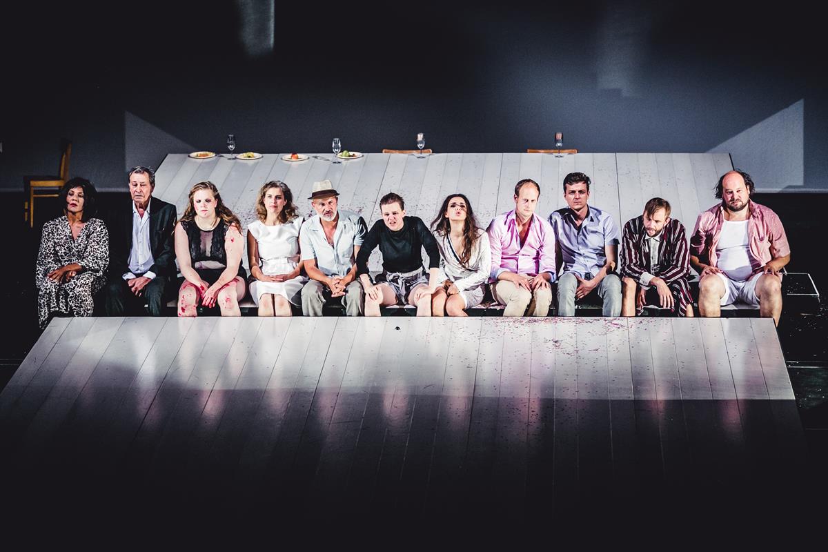 Mit Geschrei, Hurra und Bösartigkeit in den Untergang