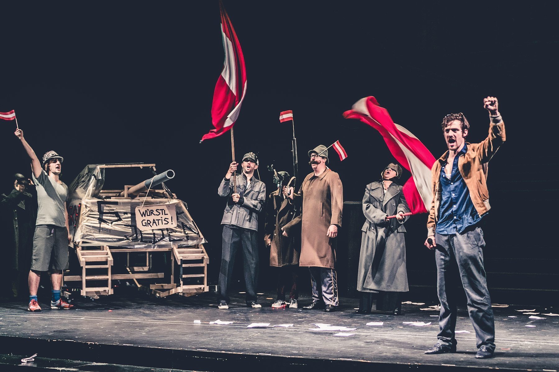 OM AM HIMMELSZELT, PICKT A RODA MOND