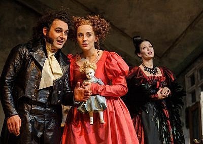 7 tdj nussknacker Matthias Mamedof als Onkel Drosselmeier Tanja Raunig als Marie Pia Baresch als Frau Stahlbaum c Rita Newman 01