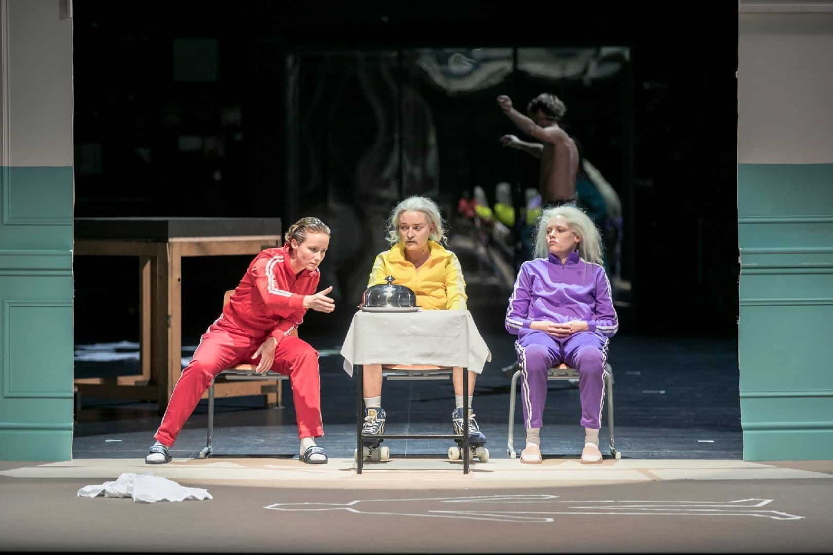 Aus der Nervenheilanstalt zur Weltherrschaft