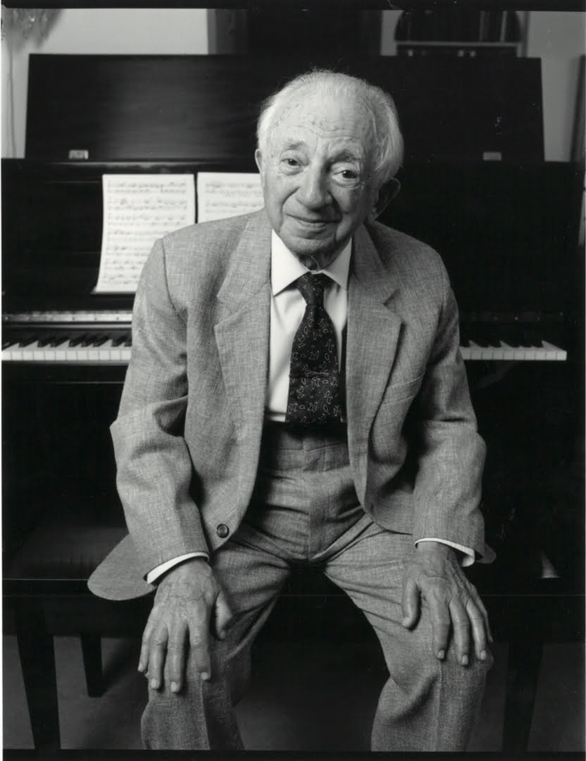 Portrait Buerger vor Klavier Brian Coats