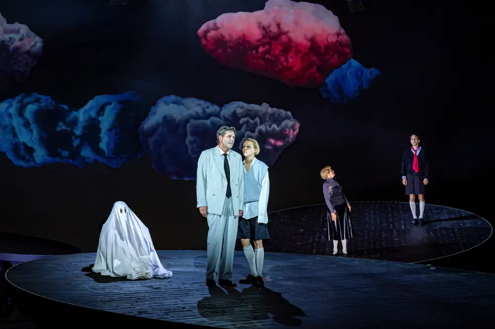 Hamlet am Burgtheater (Foto: Lalo Jodlbauer)