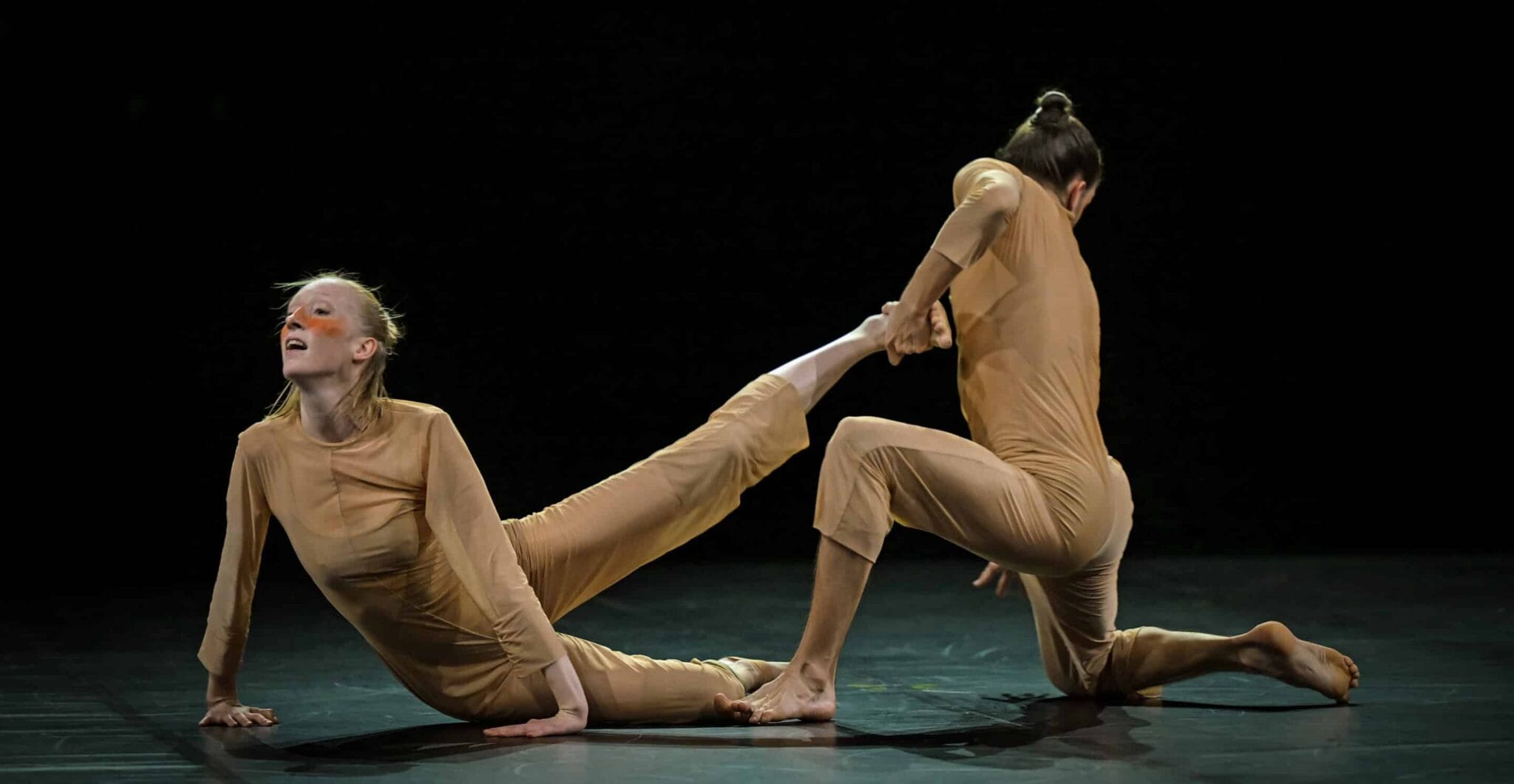 european cultural news.com leben und tanzen bis zur verausgabung SACRE Fieber Choreographie Louis Stiens Savanna Gaberlandt Thibault Nury copy Andreas Etter scaled e1731233903430