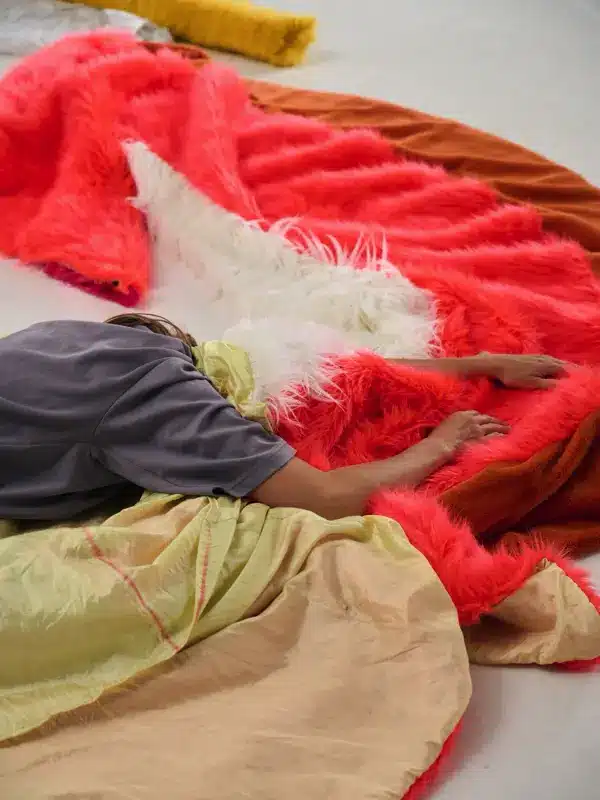 european cultural news.com bewegung und hektik war gestern rueckzug und ruhe ist heute lisa hinterreithner padded 01 c eva wurdinger markus gradwohl