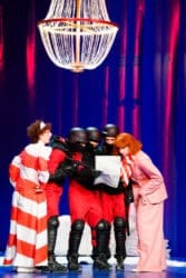 european cultural news.com gott ist nicht tot sondern er befindet sich in pension Die Hoelle auf Erden Ensemble 059 c Lex Karelly