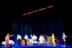 european cultural news.com gott ist nicht tot sondern er befindet sich in pension Die Hoelle auf Erden Ensemble 108 c Lex Karelly